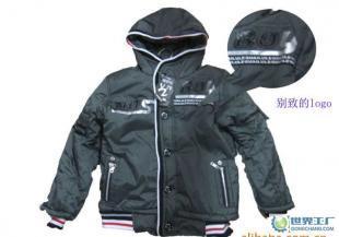 童裝批發新風向 圖蘿仔品牌連帽款條紋外套引領潮流